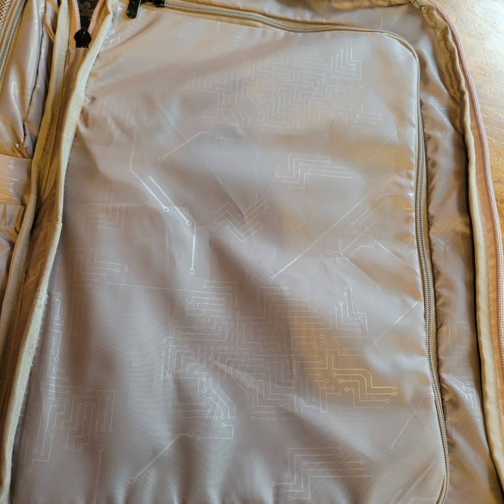 SwissDigital Lilac Airport Travel Backpack - Picture 8 of 12